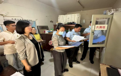 <b>峻厉冲击发卖过时食物、“”食物等违法行为</b>